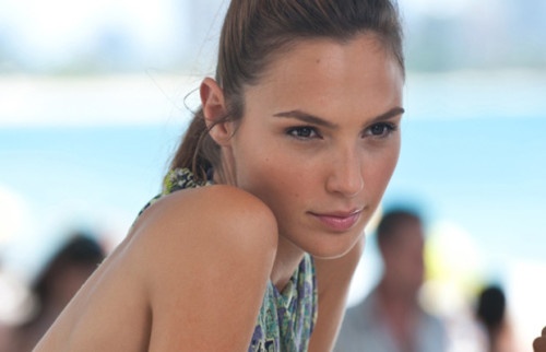 GAL GADOT Has Been Cast As WONDER WOMAN in Batman Vs Superman! TOMORROW'S NEWS - The Latest Entertainment News Today!